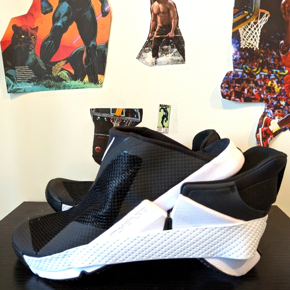 Nike Go Flyease Mens 10 Womens 11.5 Black & White